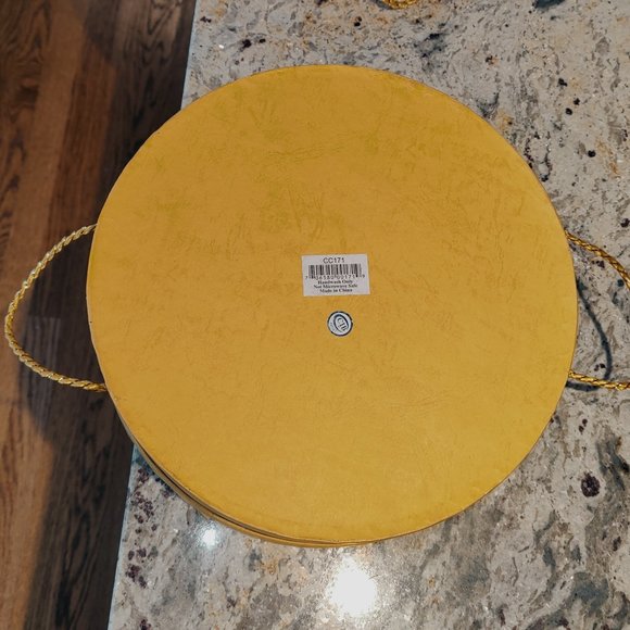 CLASSIC COFFEE & TEA Inside Out Heart Cup and Saucer Set with Platinum Trim - Picture 3 of 8